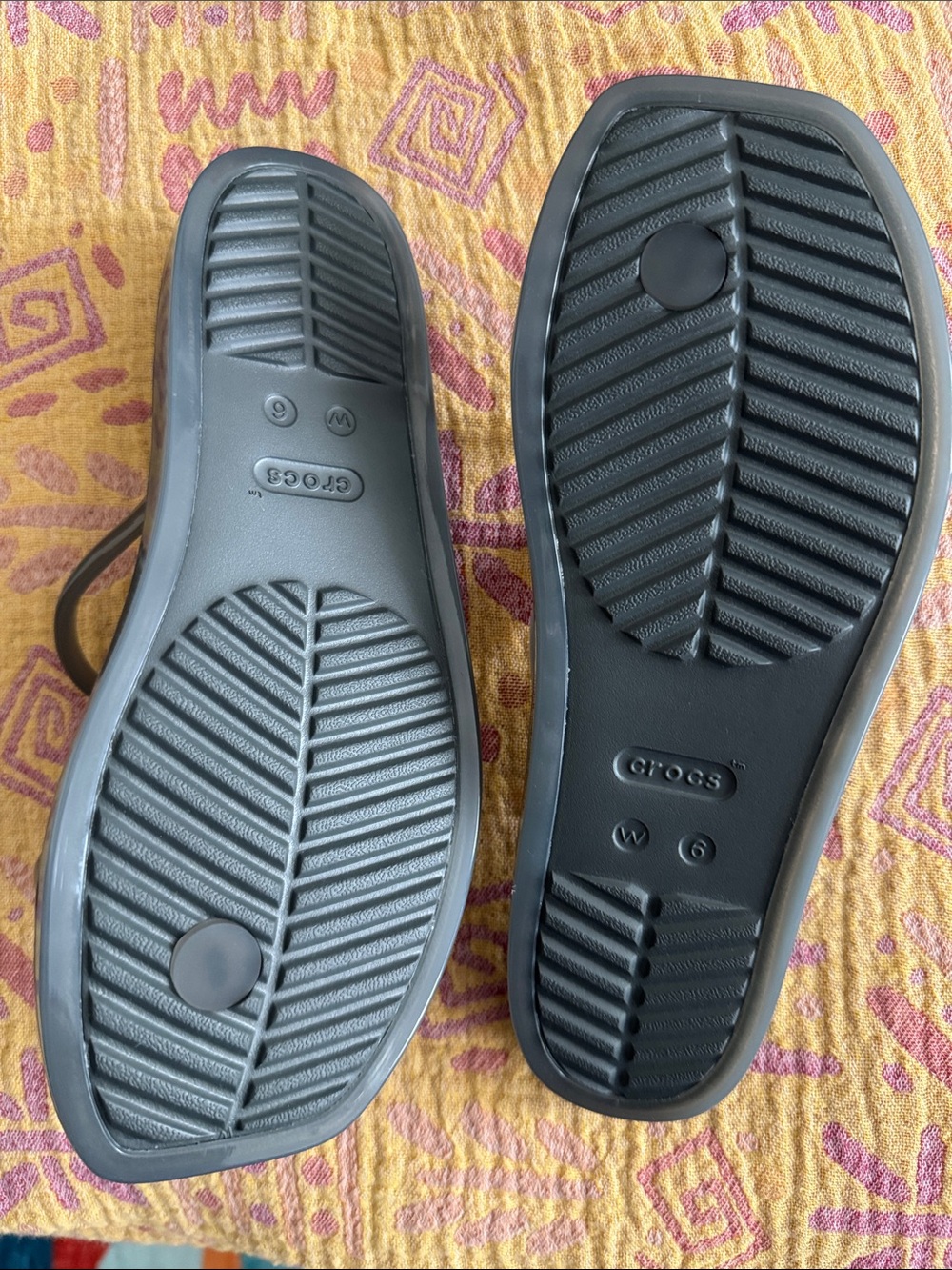 Crocs Women’s Grey Miami Toe Loop Sandals Size W6 - New Without Tags - Picture 2 of 7